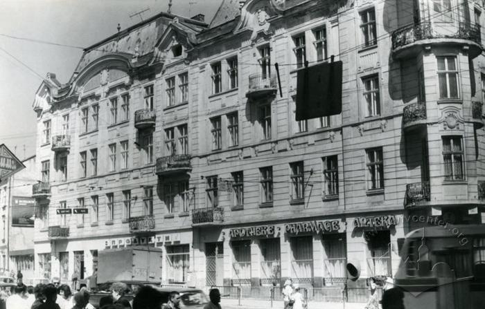 Buildings № 2-4-8 at the beginning of Shevchenka street 2