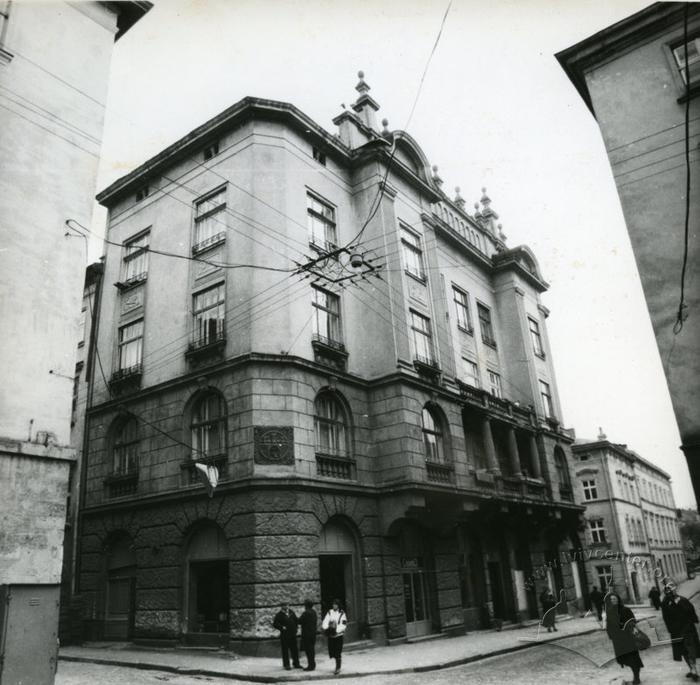 Building on Serbska street 2