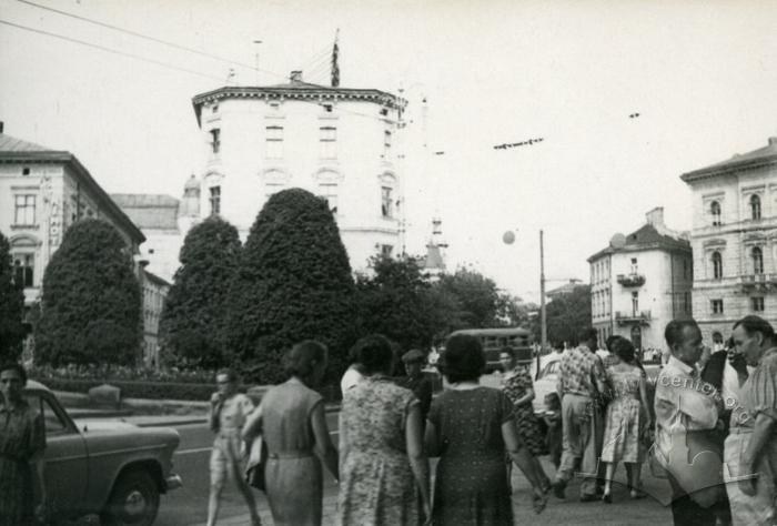 Summer day on Mitskevycha square 2