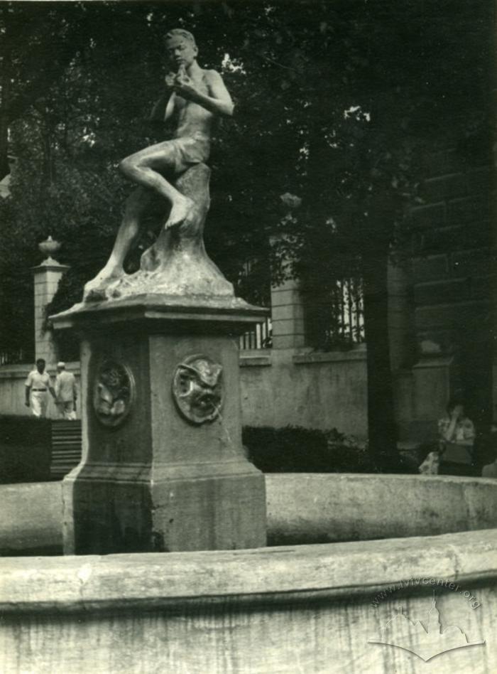 Well with a fountain on Halytska square 2