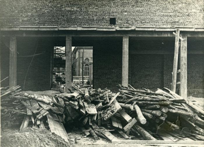 Cinema construction on Chornovola avenue 2