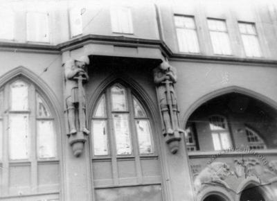 Архітектурні елементи будинку на вул. Ватутіна, 6 (тепер вул. Князя Романа)