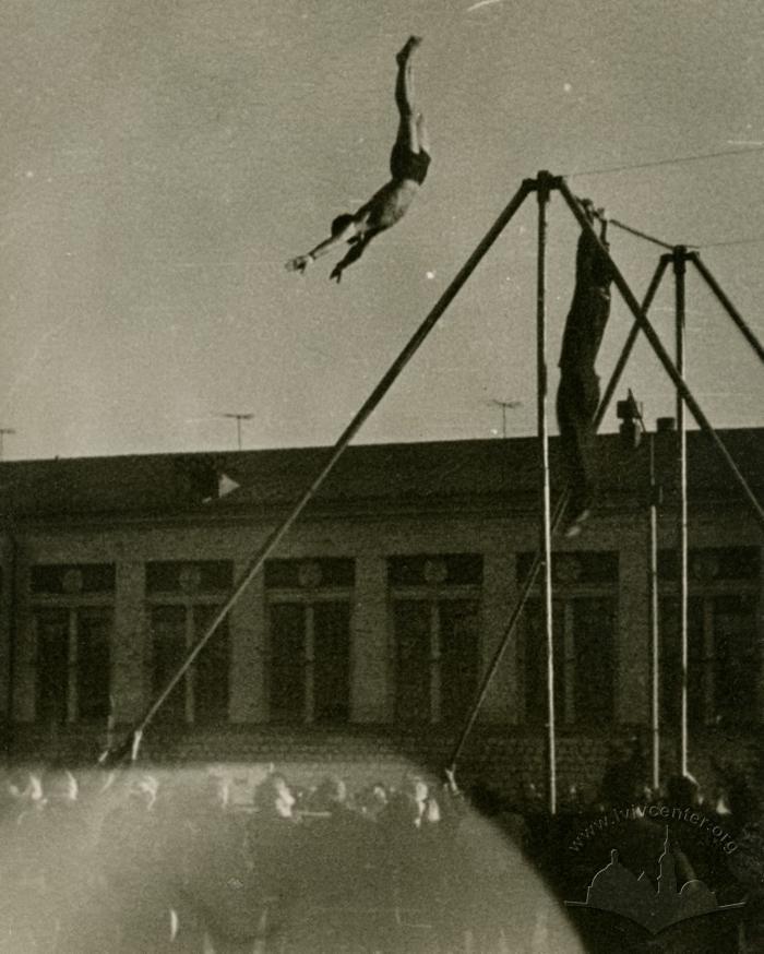 Gymnasts preparation for performance at Spartakiada USSR 2