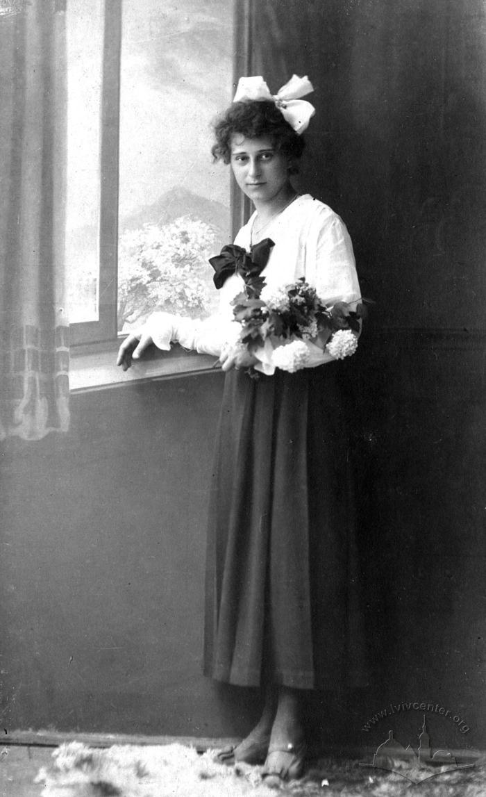 Woman with flowers 2