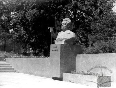 Пам'ятник Юрію Мельничуку