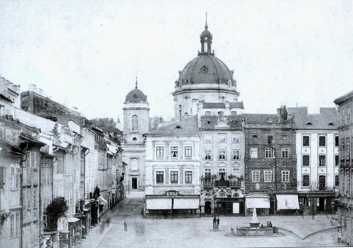 Part of Rynok Square 2