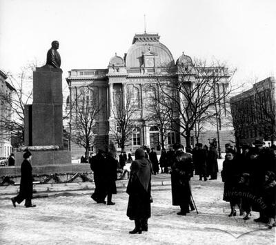 Пам'ятник та музею В.Лєніна