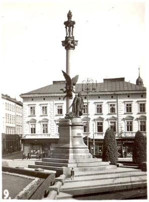 Пам'ятник Адаму Міцкевичу під час Другої світової війни