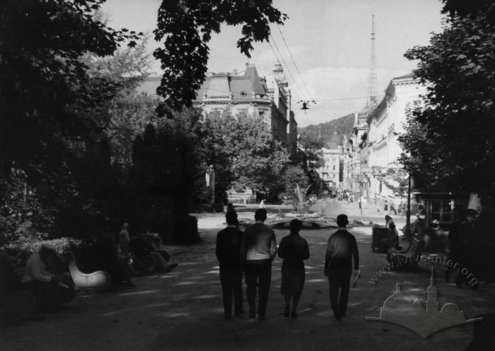 Central alley in park named after Ivan Franko 2