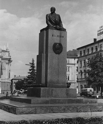 Вид на пам'ятник В.Леніну