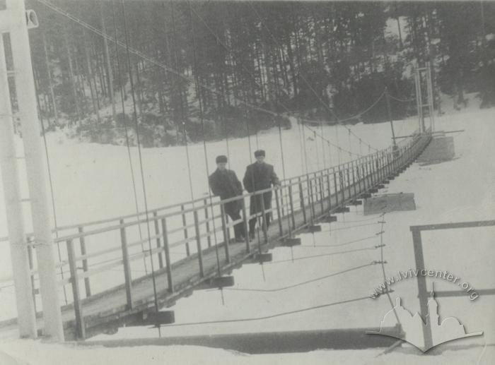 Footbridge over Opir river 2