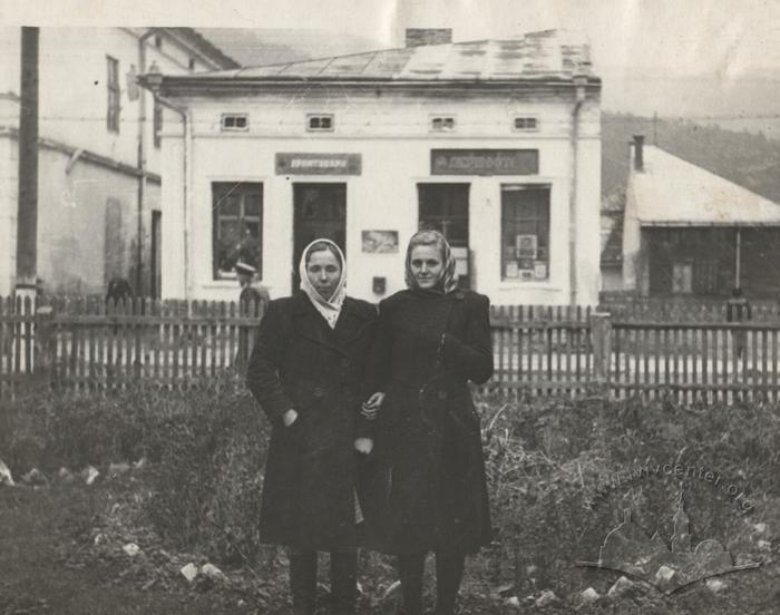 Inhabitants of Skole on the central Lenina street 2