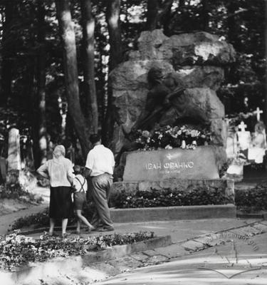 Monument to I. Franko at Lychakiv Cemetery