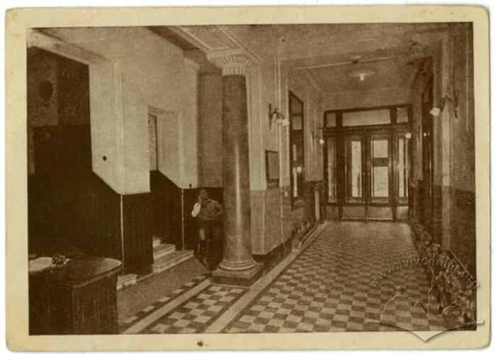 Lobby of Hotel Bristol 2