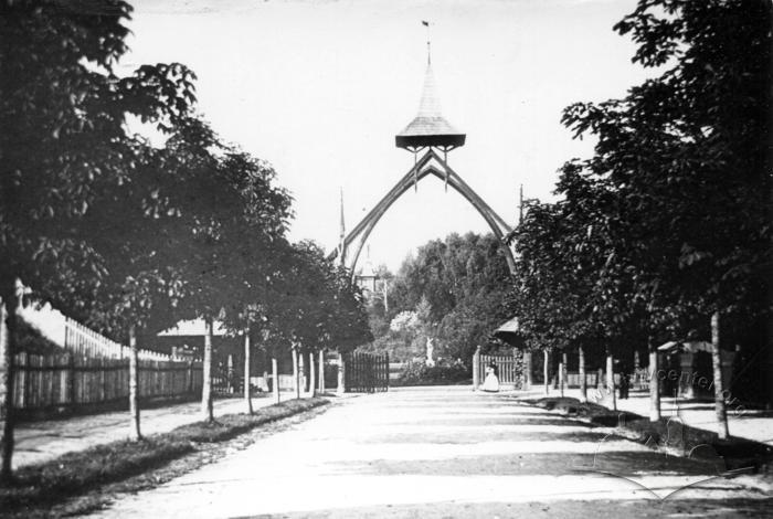 Entrance to Kilinski park from Pulaskoho street (Parkova street now) 2