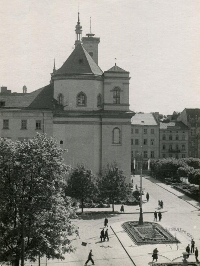 Fragment of 1 Travnia street and Ivana Pidkovy square 2