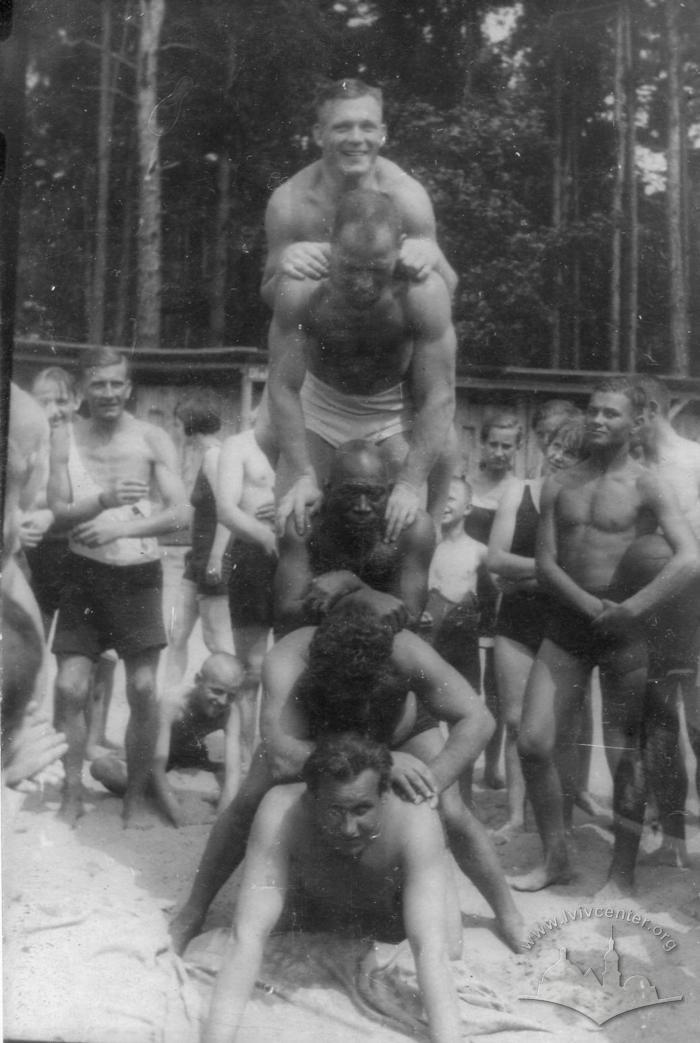 Wrestlers at leisure, in the top of the pyramid - Vasyl Masliuk, middleweight champion of Poland 2