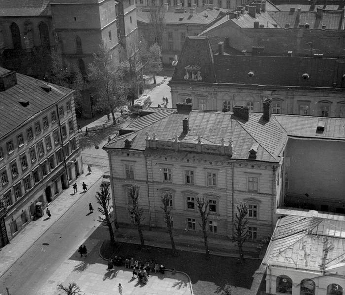View of Teatralna street from a tower of Jesuits church 2