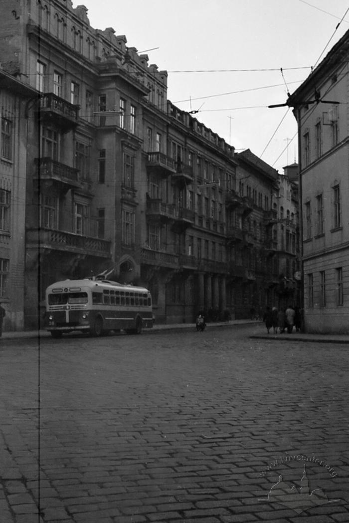 Trolleybus on Saksahanskoho street 2