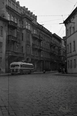 Trolleybus on Saksahanskoho street