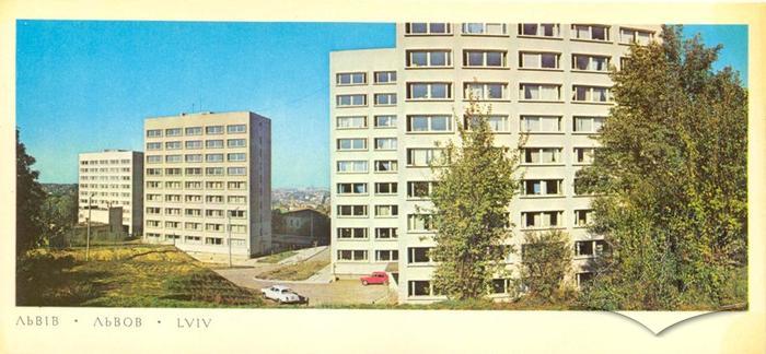 New buildings in the corner of Verkhnyozelena and Krimska Streets 2