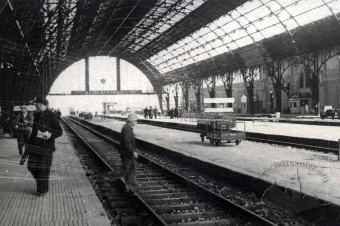 Перони львівського вокзалу 2