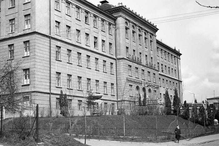 Building of Electromechanical technical college on Pushkina street, 130, now it is College of Technology of Lviv State University "Lviv Politechnic" on Gen. Chuprynky street, 130 2