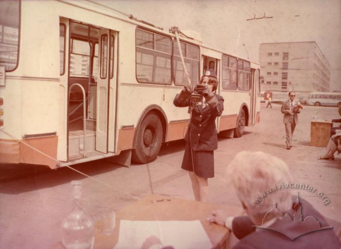 Один з моментів проведення конкурсу майстерності водіїв тролейбуса в депо на вулиці Тролейбусній 2