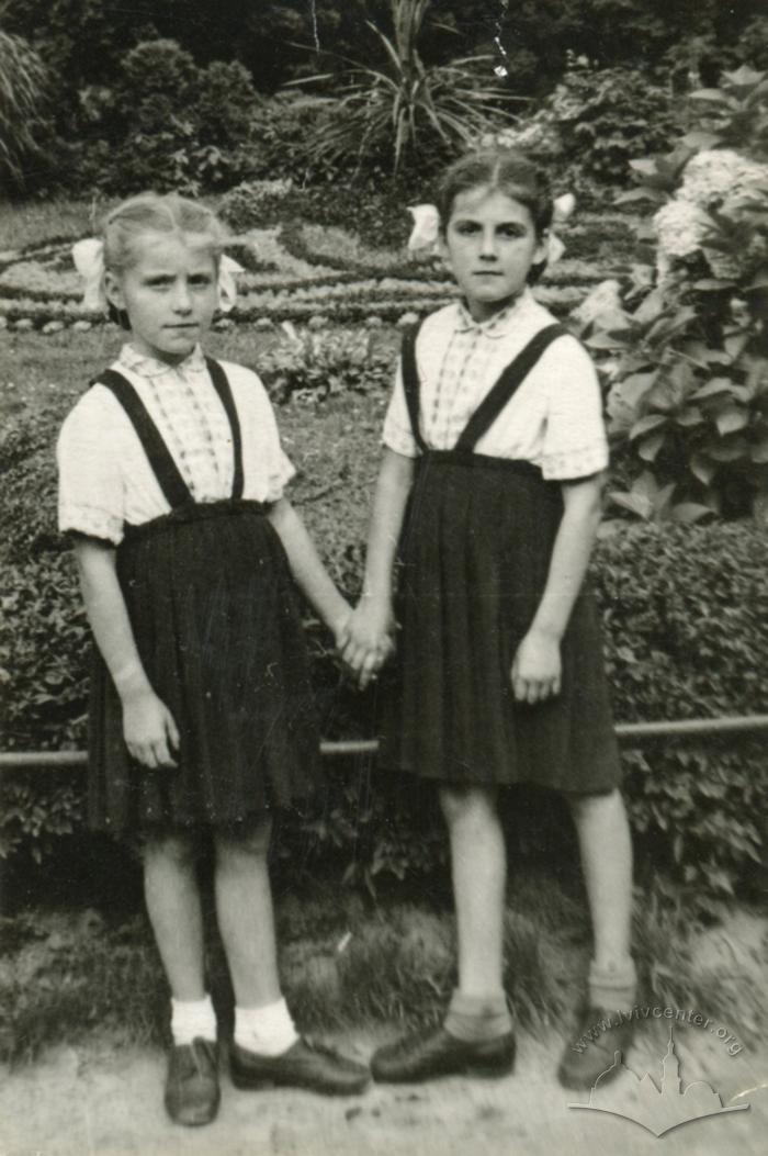 Children in Stryiskyi park 2