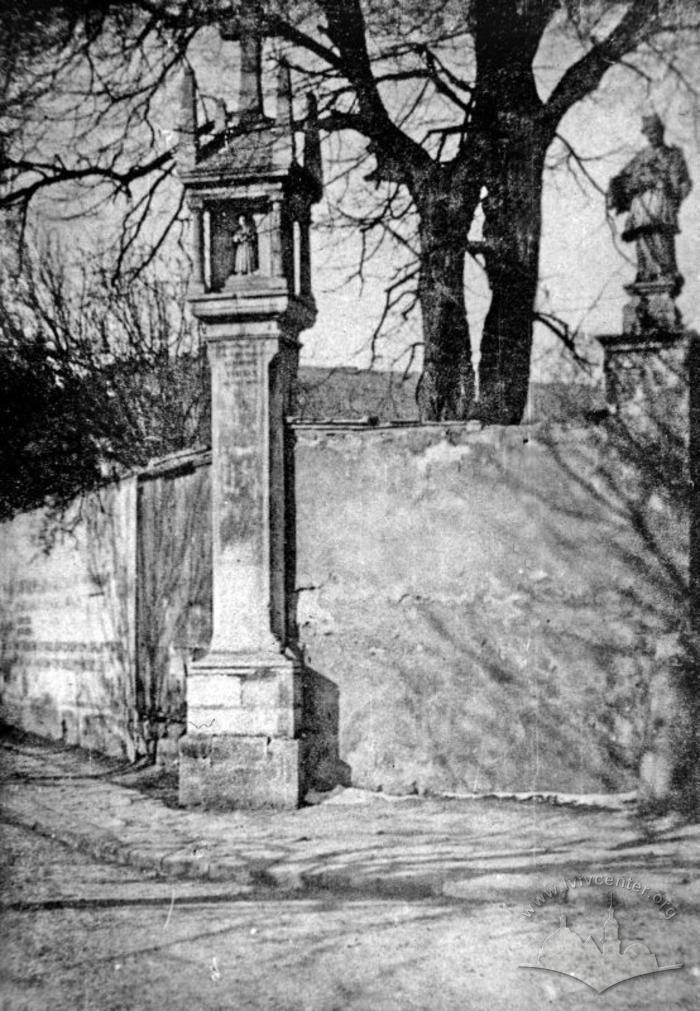 Sixtes column near St. Mary Magdalene church 2