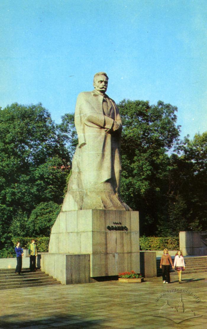 Вид на пам'ятник Івану Франку 2