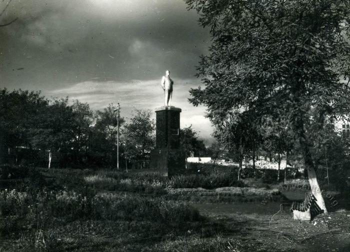 Пам’ятник В. Леніну 2