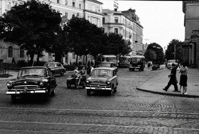 Transport on Lenin avenue