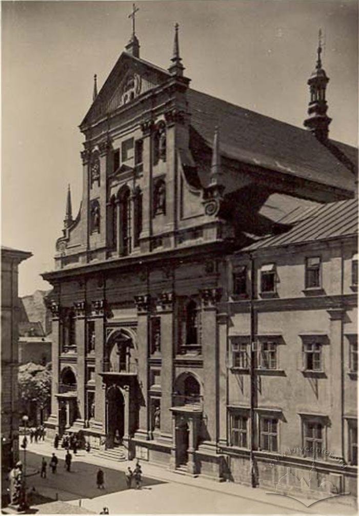 Jesuits church and Trybunalska square 2