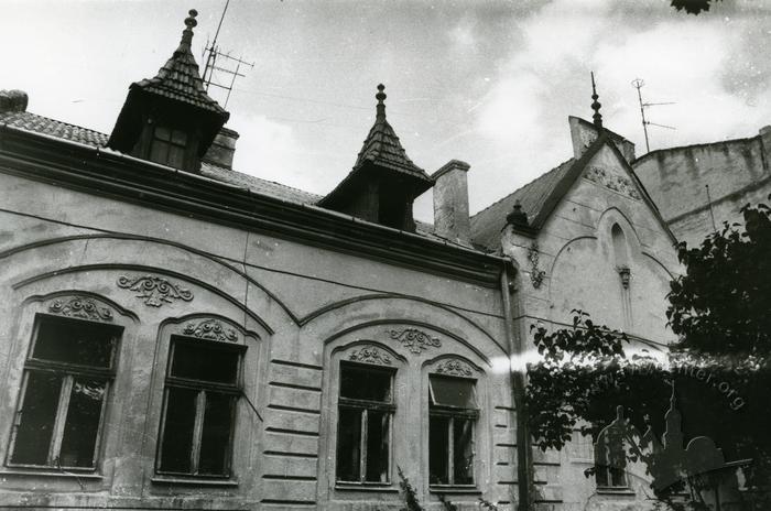 Building at 74 Antonovycha St. 2