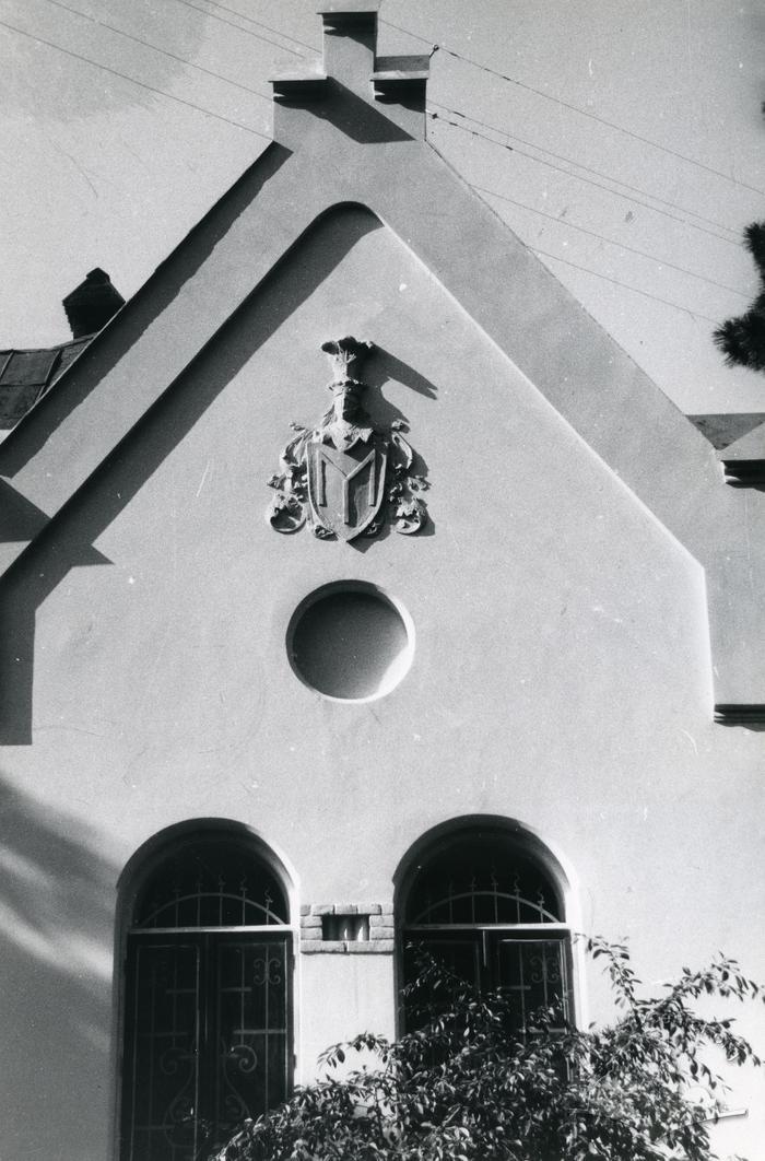 Emblem on the attic at 4 Zalizniaka St. 2