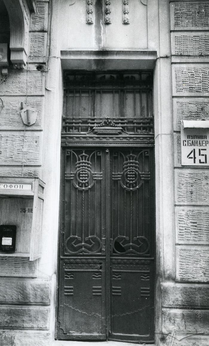 Entrance to the building at 55 Bandery Street  2