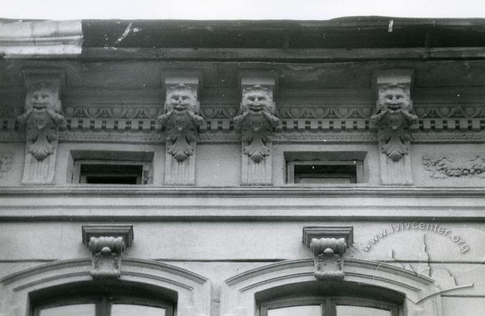 Decor of the building, mascarons - Bandery Street 2