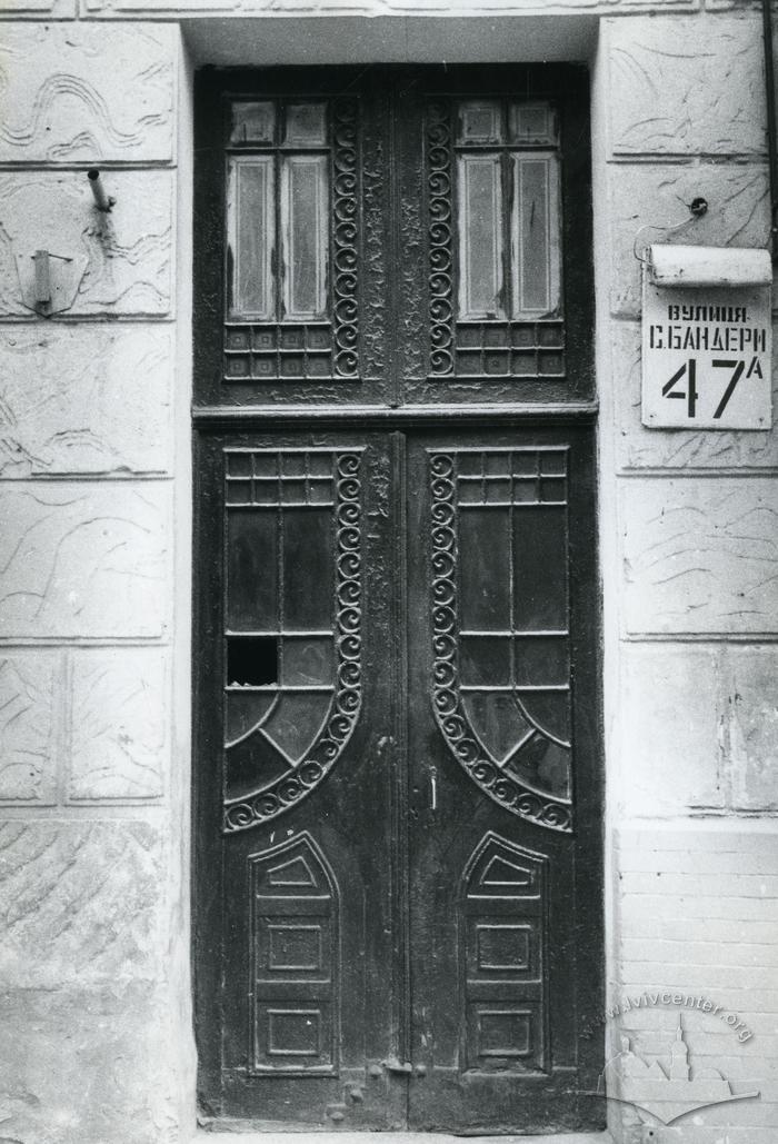 Entrance to the building at 47A Bandery Street 2