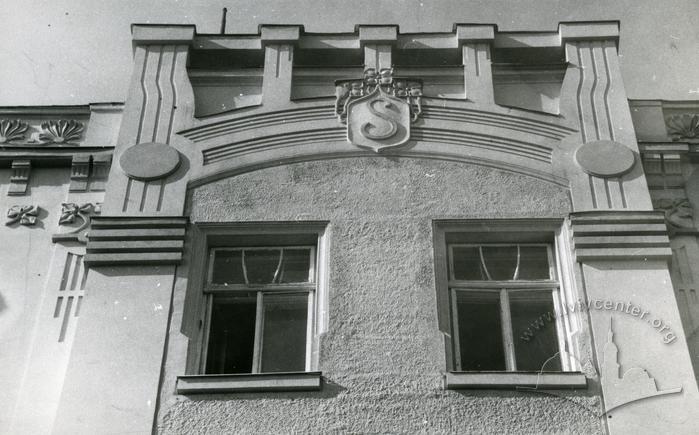 Building at 6 Chaikovskoho st. Side gable 1
