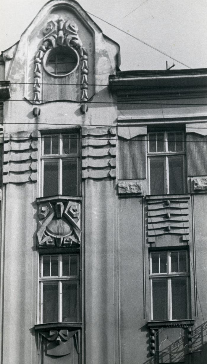 Fragment of the facade at 6 Bandery Street 2