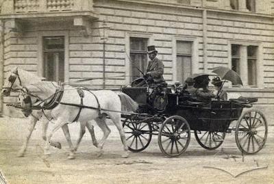 Horsedrawn Carriage on the Corner of Asnyka Street