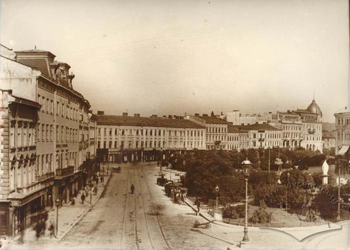 Вид площі Міцкевича з південного боку 2