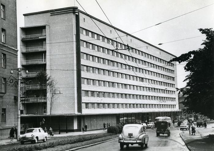 Lviv Hotel at 7 Chornovola Ave 2