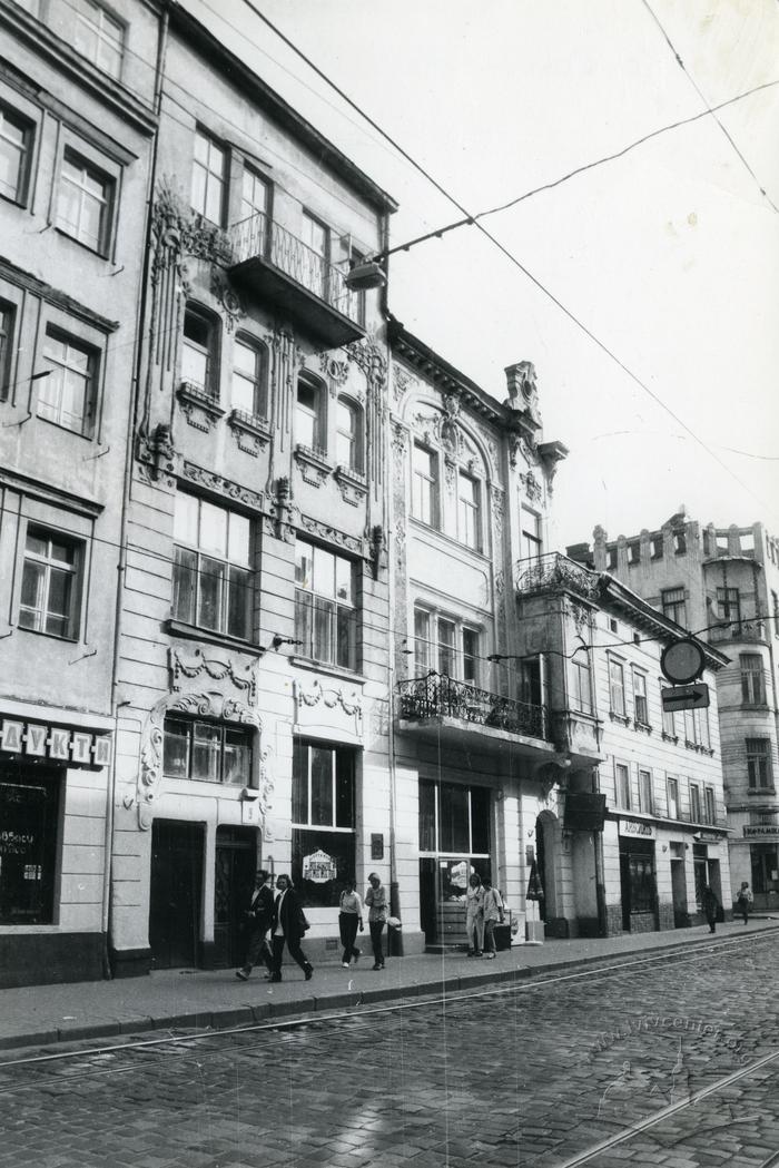 Buildings at 9, 11 Doroshenka st.  1