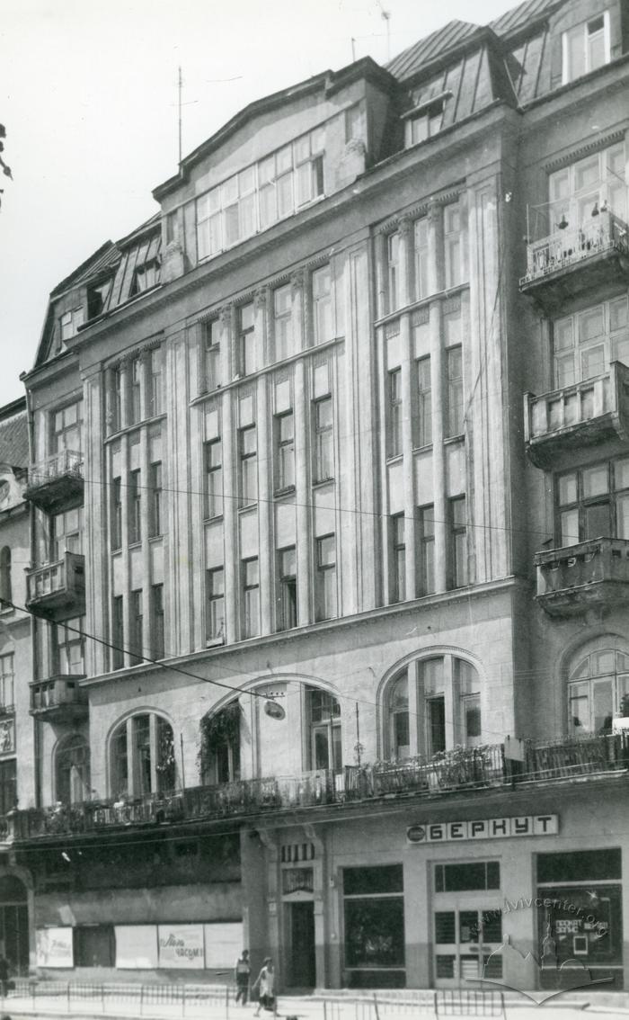 Building at 11 Khmelnytskoho st.  2