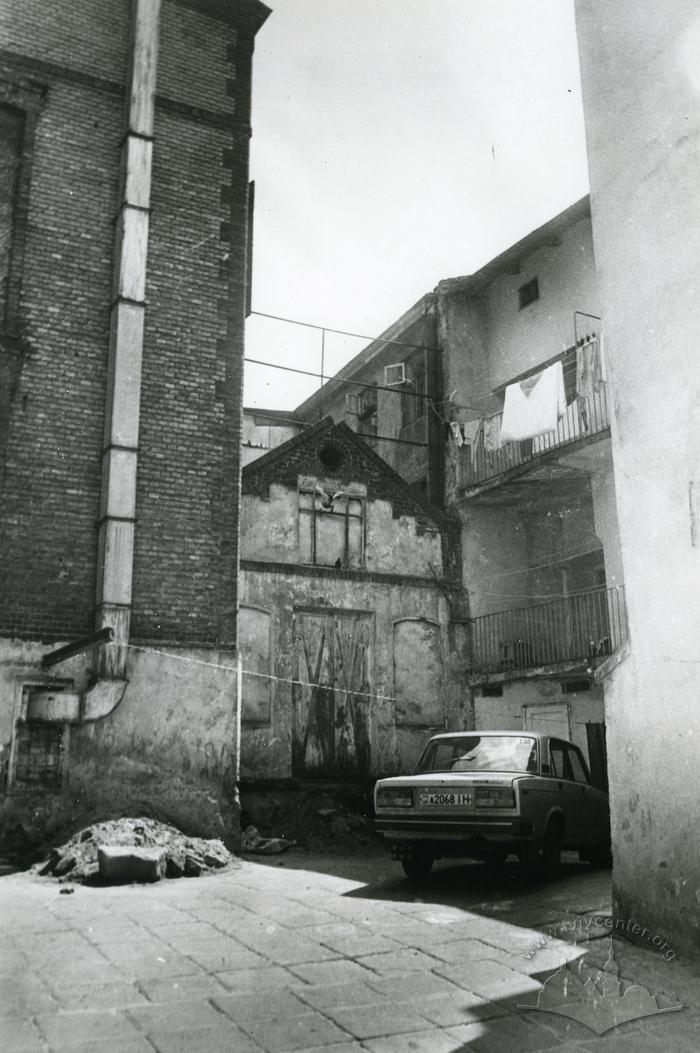 Khmelnytskoho street 2