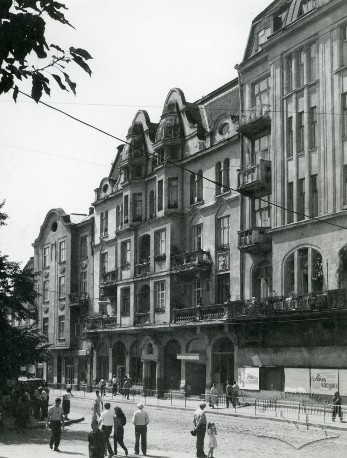 Building 3, 5, 11 at Khmelnytskoho st. 2