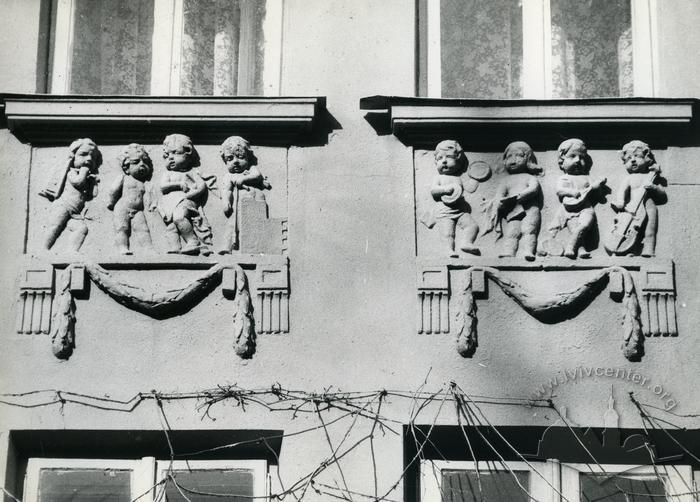 Building at 4 Smerekova st. Putti  2