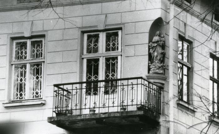 Fragment of a façade at 36 Kotsyubyns'koho St. 2